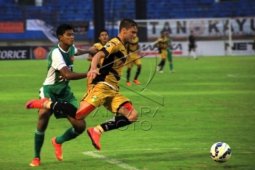 Mitra Kukar Tundukkan Arema 2-1