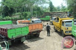Polres Tulungagung Razia Belasan Penambag Pasir Liar