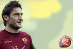 Totti Ingin Bermain Dua Tahun Lagi