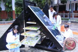 Mahasiswa Ubaya Ciptakan Alat Pengering Obat Herbal