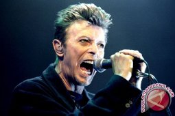"Blackstar" David Bowie Melejit