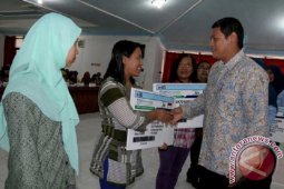 Pemkot Kediri Serahkan Ribuan Kartu Indonesia Sehat