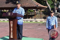 Pemkab Karangasem Laksanakan Upacara Bendera Perdana Tahun 2016
