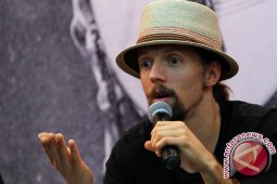 Jason Mraz dan Istrinya Kecelakaan Mobil