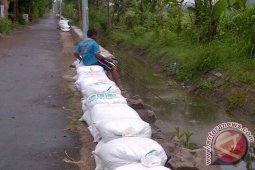 Perbaikan Tanggul Sementara