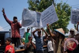 Tuntut Penutupan Galian C