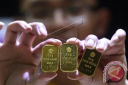 Emas naik dipicu penurunan tajam ekuitas AS