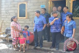 Wabup Sutjidra Tinjau Proyek Bedah Rumah