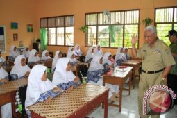 Awang Imbau Pelajar Siap Hadapi UN 2016