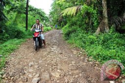 Jalan Di Angkola Barat Butuh Perbaikan