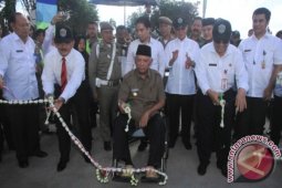 Resmikan Jembatan Muara Teluk Lerong