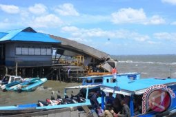 Kerugian Ambruknya Pelabuhan "Speedboat" Penajam Rp500 juta