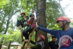 Wana Wisata Prataan Tuban Dilengkapi "Flying Fox"