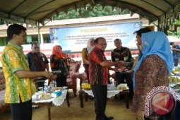 PENYERAHAN BANTUAN KOMPUTER