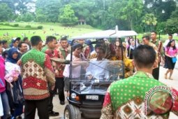 Foto Bersama Presiden di Kebun Raya