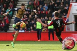 Tekuk Bournemouth 2-0, Arsenal Geser City