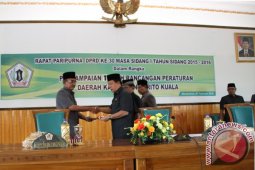 Wabup Sampaikan Raperda Perangkat Desa Ke Dewan