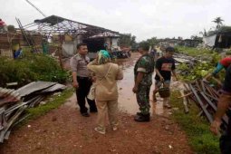 Korban Angin Puting-Beliung Pontianak Peroleh Bantuan Seng