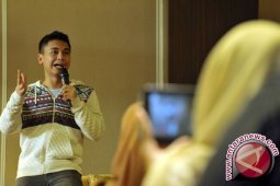Jurnalis Jawa Timur ditantang "stand up comedy"