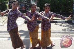 Menari 17 Jam Peringati Kelahiran Inggit Garnasih