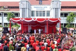 Pesta Rakyat Warnai Pelantikan Risma-Whisnu di Surabaya