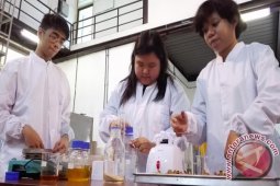 Mahasiswa UKWMS Manfaatkan Kulit Markisa Awetkan Minyak