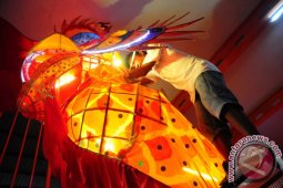 Puncak Cap Go Meh di Pontianak Dihibur Naga Bersinar