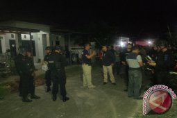 Brimob Geledah Rumah Terduga Pelaku Teror Bom