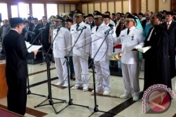 Pelantikan Bupati Aru dan SBT