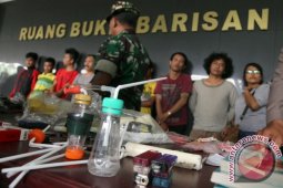 TNI TANGKAP PEMAKAI NARKOBA
