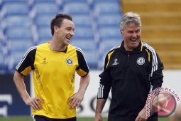 Hiddink Tidak Akan Bertahan di Chelsea