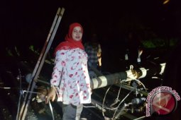 Angin Kencang Tumbangkan Tiang Listrik
