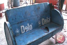 Perajin Situbondo Ubah Drum Bekas jadi Sofa