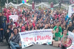 Sejumlah Komunitas di Surabaya Kampanyekan Anti-Plastik