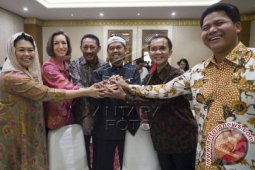 Komnas HAM Anugerahi Penghargaan Dua Kepala Daerah
