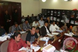 Ratusan Jukir Surabaya Gelar Aksi Protes Kontribusi Parkir