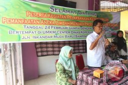 Diskop Latih Kaum Ibu Pengolahan Barang Bekas