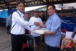 Yahya Bantu Korban Kebakaran di Loa Duri