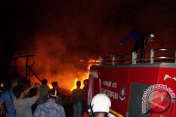 Sembilan Kios Ludes terbakar