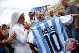 Messi kirimkan kausnya kepada penggemar cilik di Afghanistan