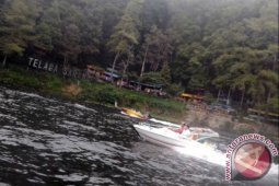 Ber-"Speed Boat" di Telaga Berkabut