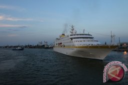 KAPAL PESIAR PERTAMA 2016 DI BELAWAN