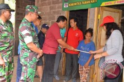 Wabup Berikan Bantuan Bedah Rumah Warga Kubutambahan