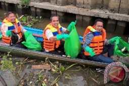 Wartawan Kaltim Kembali Bersihkan Karang Mumus