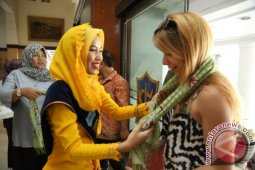 200 Wisatawan Kapal Pesiar Ms.Rotterdam Kunjungan Surabaya