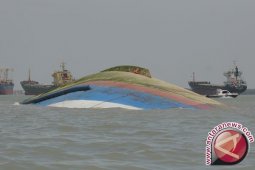 Kapal patroli TNI AL dikerahkan bantu evakuasi kapal tenggelam