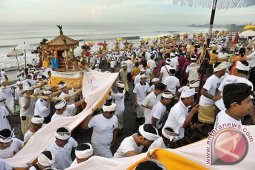 Melasti Jelang Nyepi Caka 1938