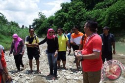 Anggota DPR RI Tinjau Sekolah