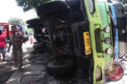 Truk Terguling Malang