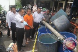 Polres Tulungagung Gerebek Pabrik Minuman Keras "Oplosan"